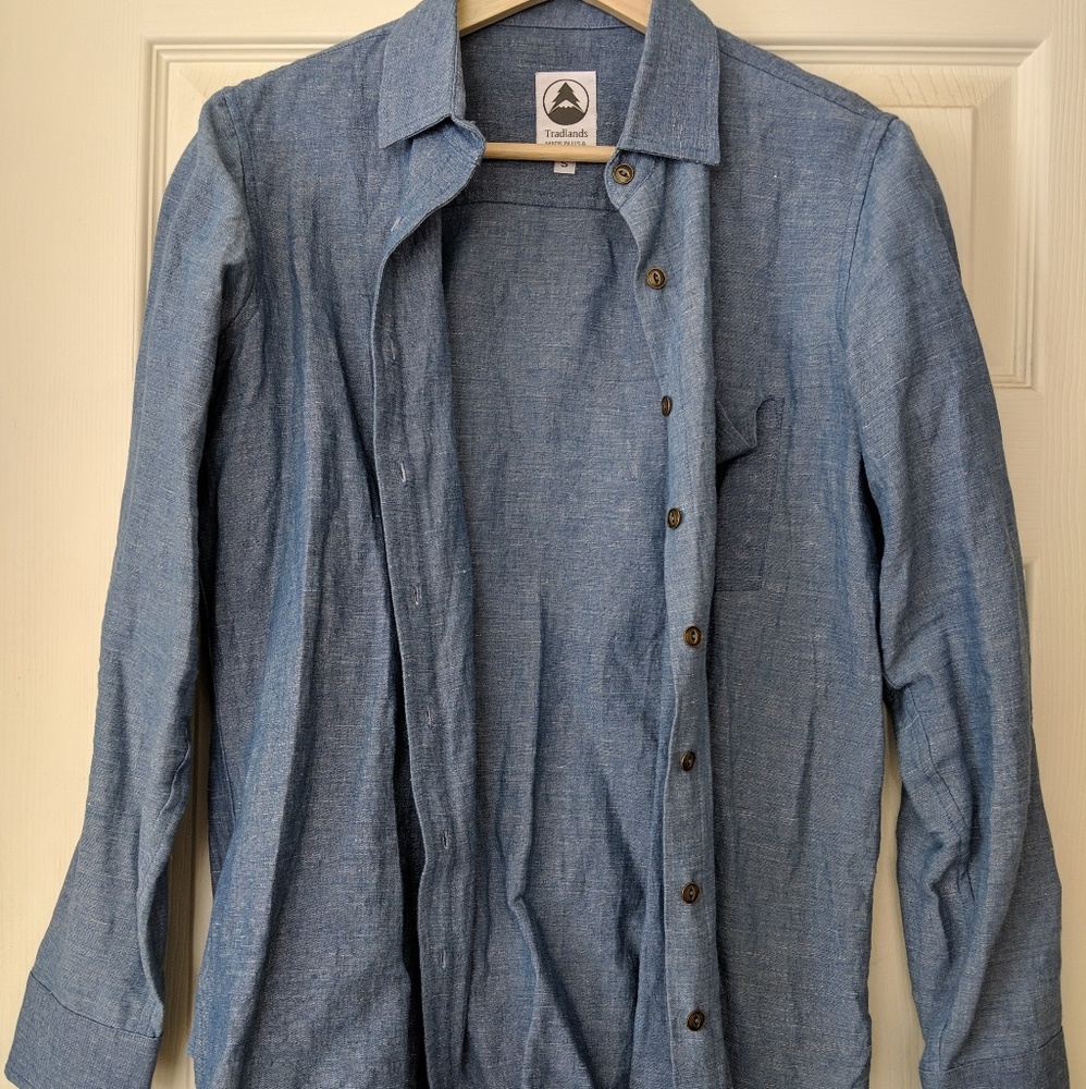 Tradlands chambray button down shirt, size small.